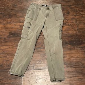 Express 12 Regular cropped cargo pants. Worn just a few times. Super cute!